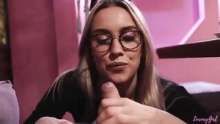 A blowjob in the restaurant, a risky but hot move!
