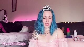 The ass of the Princess was gapped by a huge toy, she screamed with pleasure