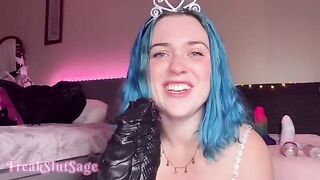 The ass of the Princess was gapped by a huge toy, she screamed with pleasure