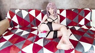 A cute woman played with a dildo and got cum on her pussy and underwear