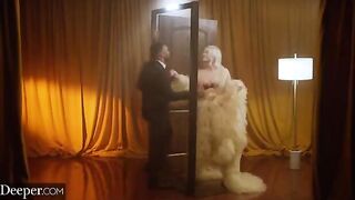 A gorgeous babe Vic Marie has a steamy affair in this hot vid