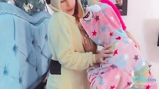 A pregnant woman of 6 months gets her pussy eaten