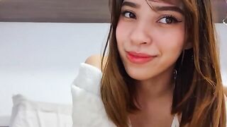 Babe Julie Oliver guides you to a fantastic orgasm with her toy