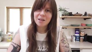 A neighbor from Wisconsin is begging for man’s cock and creampie