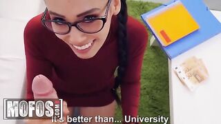 Andreina DeLuxe smokes and studies with Jordi for cash