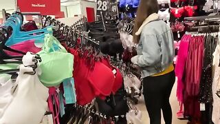 Shopping at ChihuahuaSU in the gallery's toilet ends with intense action