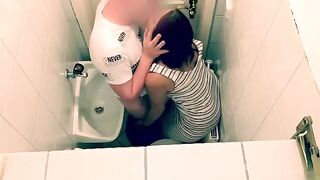 Tinder date turns into a quickie in the restaurant toilet, damn hot!