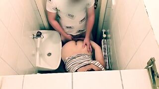 Tinder date turns into a quickie in the restaurant toilet, damn hot!