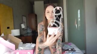 I tried on see-through lingerie and uploaded it to YouTube, oh no!