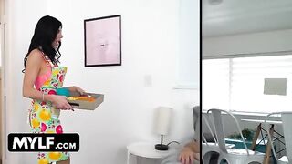 Housewife Piper Press gets wild and rough in the kitchen