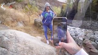 A blowjob after a photo shooting in nature with the sexy girl