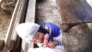 A blowjob after a photo shooting in nature with the sexy girl