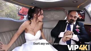 Bride scored her ass in the wedding limousine