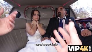 Bride scored her ass in the wedding limousine