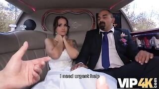 Bride scored her ass in the wedding limousine