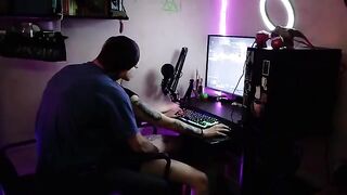 Gamer girl gets her pussy stuffed with cock while gaming