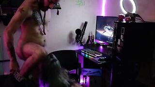 Gamer girl gets her pussy stuffed with cock while gaming