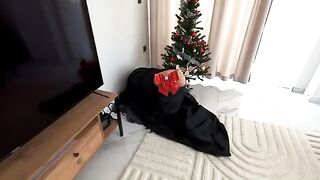 The courier brought a parcel and his wife's ass was delivered