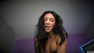 A cute chick got fucked by a guy with a big dick on Tinder date