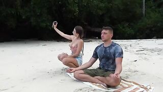 Beach meditation turned into a deep blowjob session with a stranger