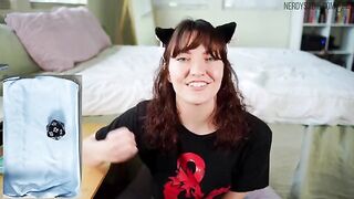 You roll the dice and cum as fast as you can in this hot JOI game