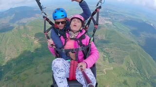 Sexx Sexxx squirts while paragliding at 2200 m above the sea in 60fps