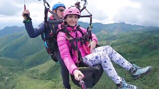 Sexx Sexxx squirts while paragliding at 2200 m above the sea in 60fps