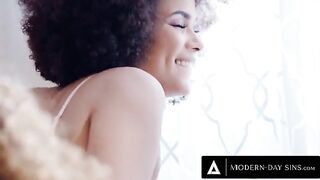Scarlit Scandal and Alina Ali cum swap their cocks in a hot threesome