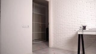 The gift for the boyfriend was replaced by the courier’s package