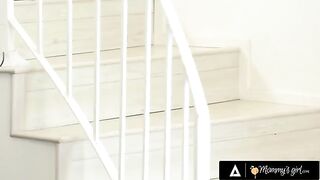 Cheating MILF India Summer gets a blonde 3-way