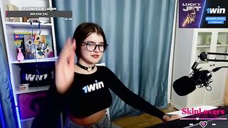 During a donation stream, a streamer girl skinloverss offered herself to her viewer