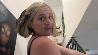 A hot chick prefers to get fucked instead of money in this steamy casero scene