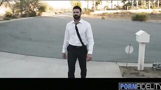 The perfect housewife, Anna Bell Peaks, gets a muscular stud to service her