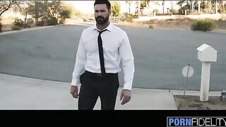 The perfect housewife, Anna Bell Peaks, gets a muscular stud to service her