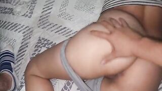 He fucks her in his pajamas, she notices and swallows