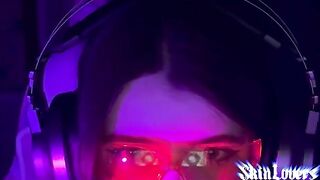 A guy fucked a cute gamer girl and she reached orgasm