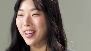 How do women reach orgasm? Asian hottie Elle Lee shows us