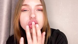A juicy girl with a great ass, masturbating at home