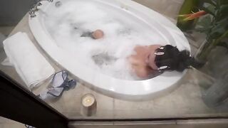 Stepbrother offered to share the bathroom, but without sex
