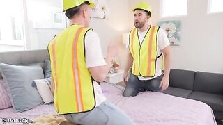 Petite Asian beauty Lulu Chu shows appreciation to her movers with intense action