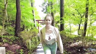 A couple got crazy while hiking in the rain and fucked outdoors