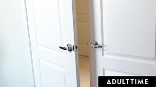 The voyeuristic MILF Alexis Fawx seduced the teenage Carter Cruise to make lesbian love