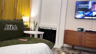 Date on Tinder, a room full of surprises with Savvy Suxx
