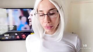 A hot mom seduced her son's best friend in a steamy scene
