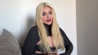 A cheating blonde gets fucked by a delivery guy in the bath