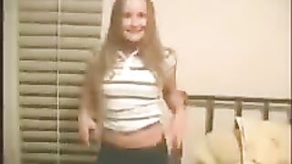 A young girl gets fucked in a steamy homemade scene