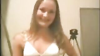 A young girl gets fucked in a steamy homemade scene