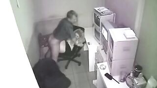 The hidden camera caught the sex at the workplace