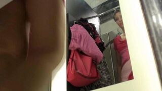 The pervert spied on a girl in the locker room of the shop