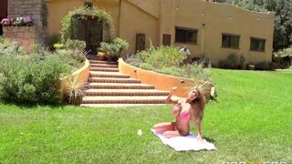 The couple have a hot sex right on the grass of their lawn